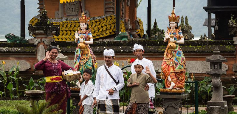 Great Expectations: Hindu Revival Movements in Java, Indonesia